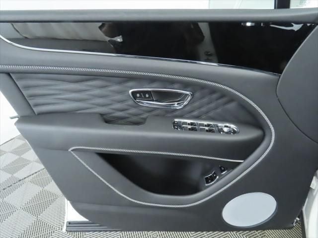 2025 Bentley Bentayga Azure AWD - 22981255 - 24