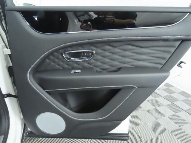 2025 Bentley Bentayga Azure AWD - 22981255 - 27