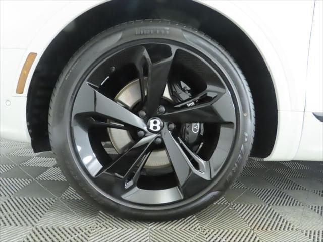 2025 Bentley Bentayga Azure AWD - 22981255 - 30