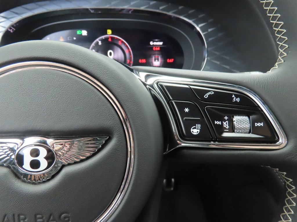 2025 Bentley Bentayga V8 photo 12