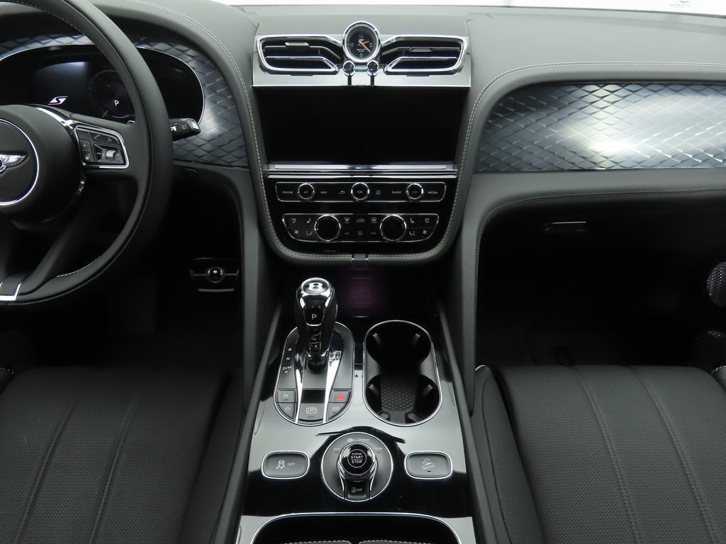 2025 Bentley Bentayga V8 photo 13