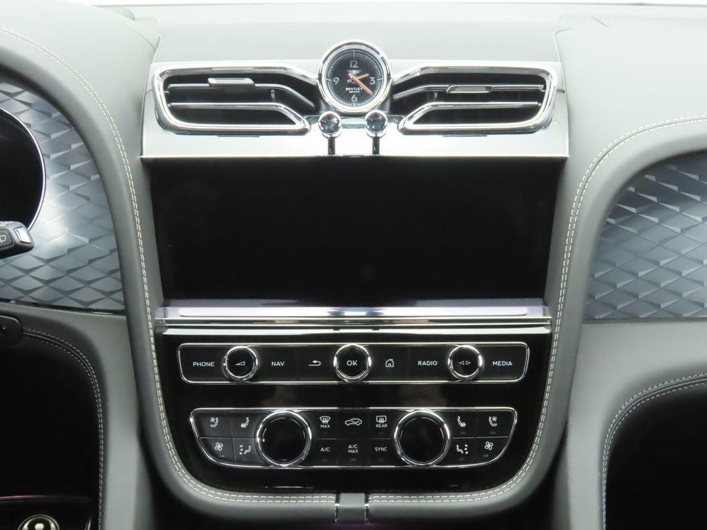 2025 Bentley Bentayga V8 photo 14