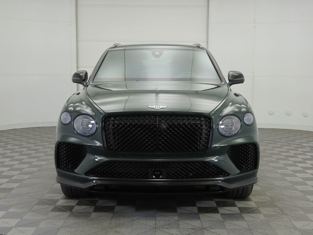 2025 Bentley Bentayga V8 photo 2