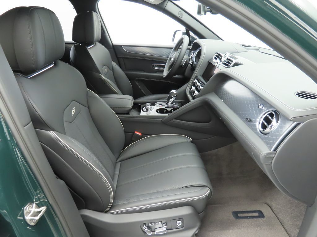 2025 Bentley Bentayga V8 photo 20