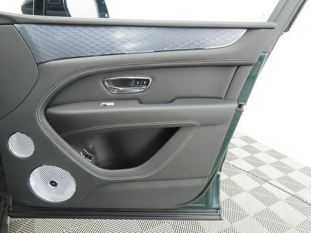 2025 Bentley Bentayga V8 AWD - 22891854 - 24