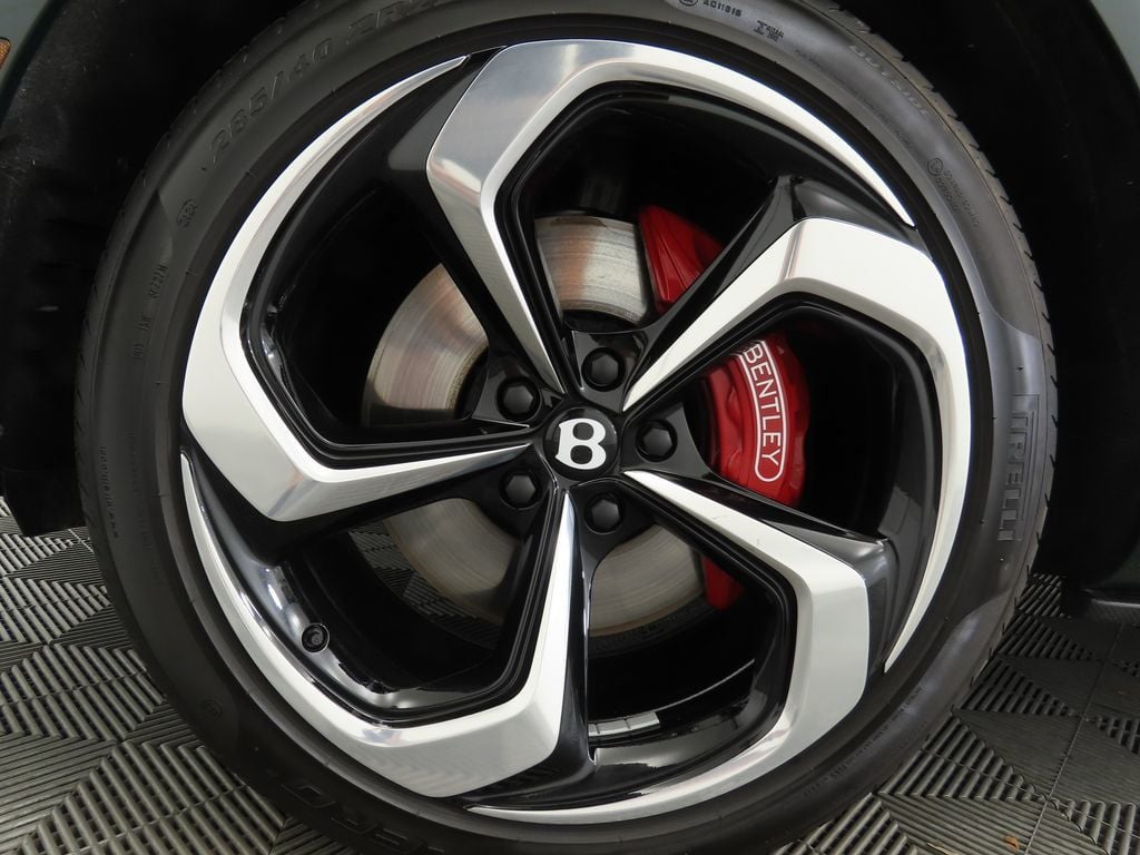 2025 Bentley Bentayga V8 photo 29