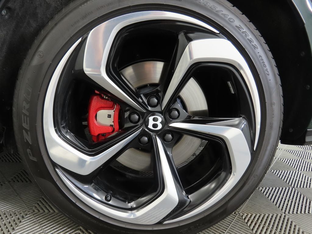 2025 Bentley Bentayga V8 photo 30