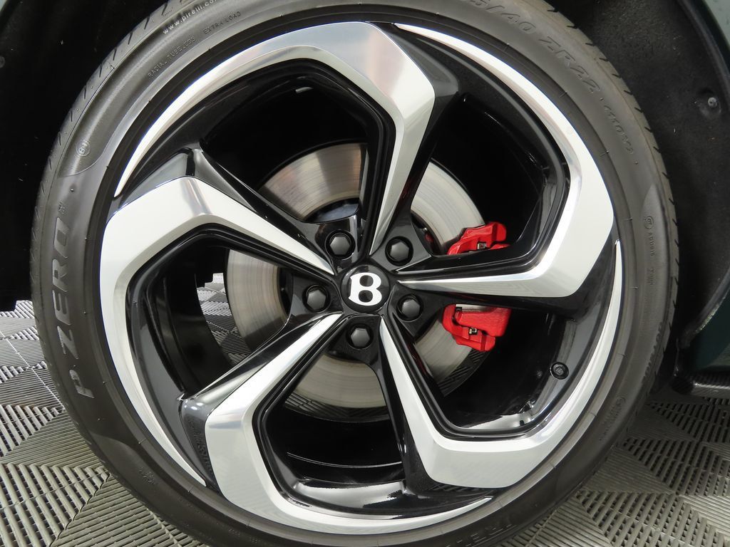 2025 Bentley Bentayga V8 photo 31