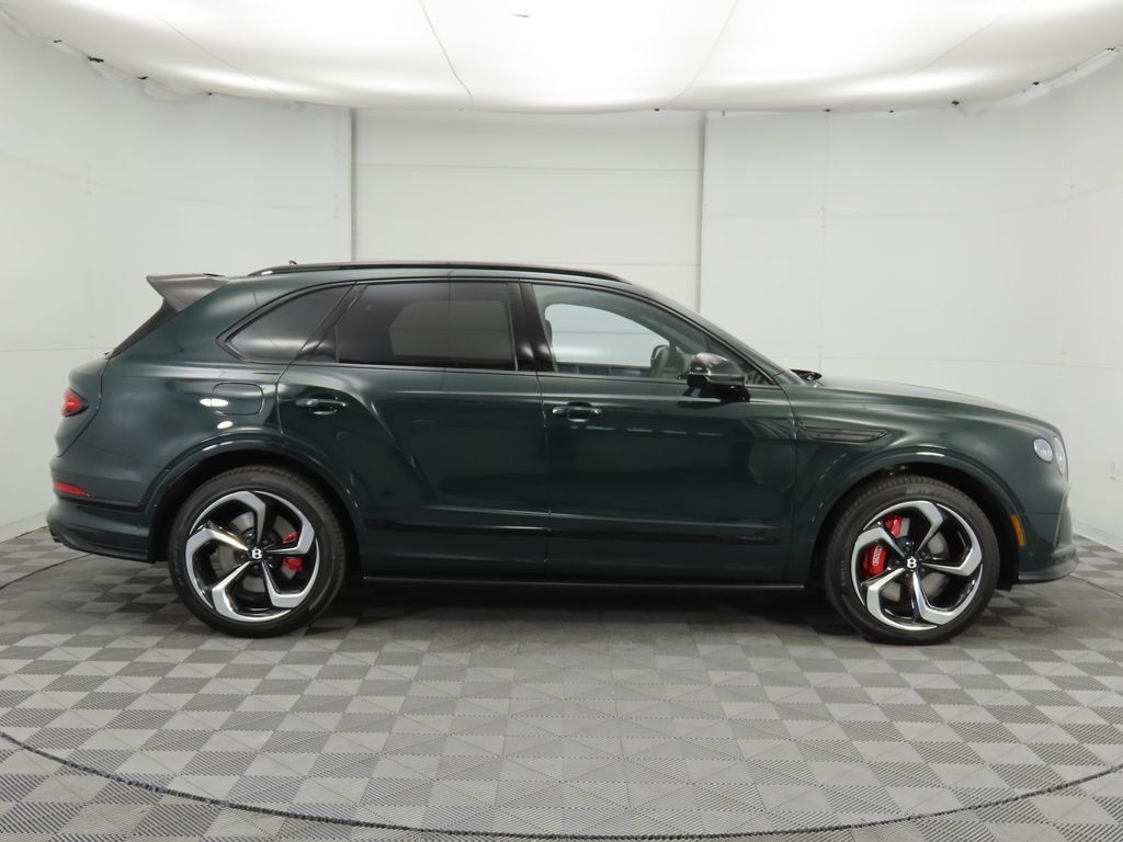 2025 Bentley Bentayga V8 photo 4