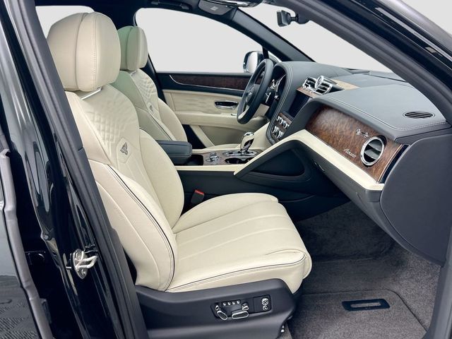 2025 Bentley Bentayga EWB V8 AWD - 22989350 - 18