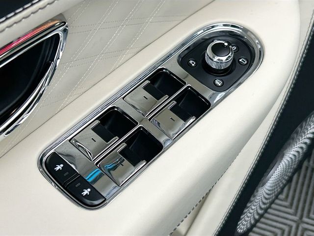 2025 Bentley Bentayga EWB V8 AWD - 22989350 - 21