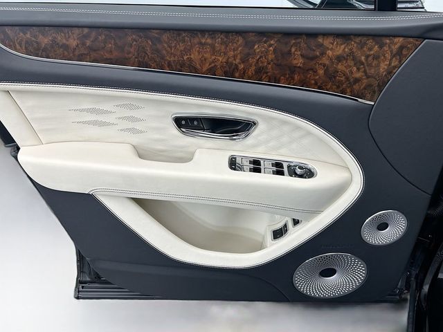 2025 Bentley Bentayga EWB V8 AWD - 22989350 - 22