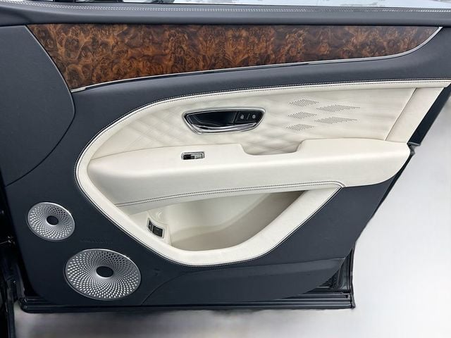2025 Bentley Bentayga EWB V8 AWD - 22989350 - 23