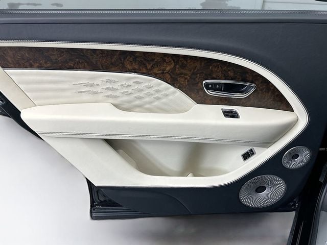 2025 Bentley Bentayga EWB V8 AWD - 22989350 - 24