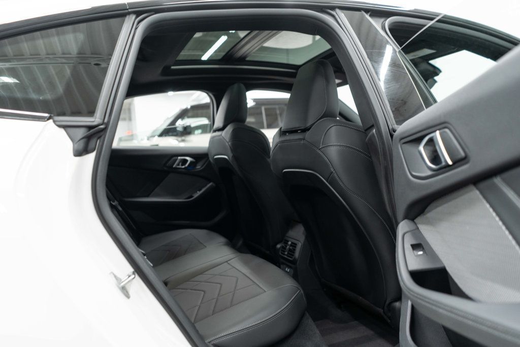 BMW 2 Series photo 13