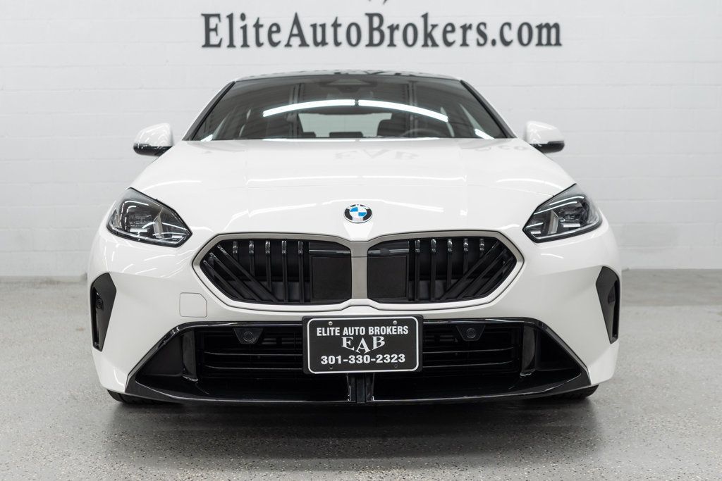 BMW 2 Series photo 3