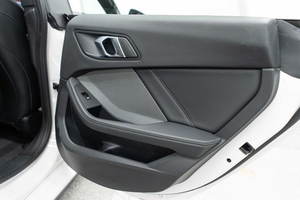 BMW 2 Series photo 30