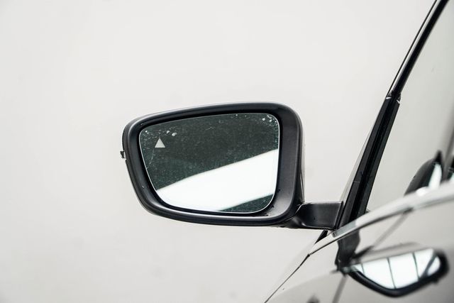 2025 BMW 3 Series 330i - 22977905 - 13