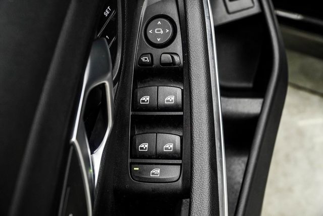 2025 BMW 3 Series 330i - 22977905 - 32