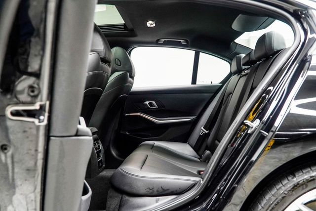 2025 BMW 3 Series 330i - 22977905 - 35