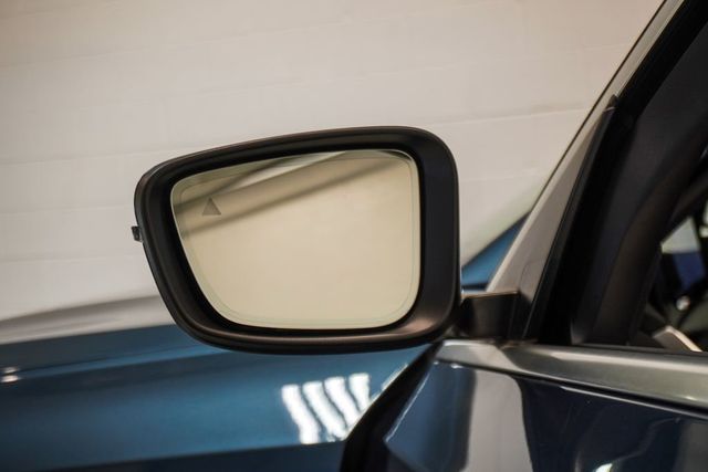 2025 BMW 3 Series 330i - 23042045 - 39