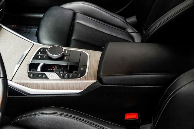 2025 BMW 3 Series 330i - 22977884 - 17
