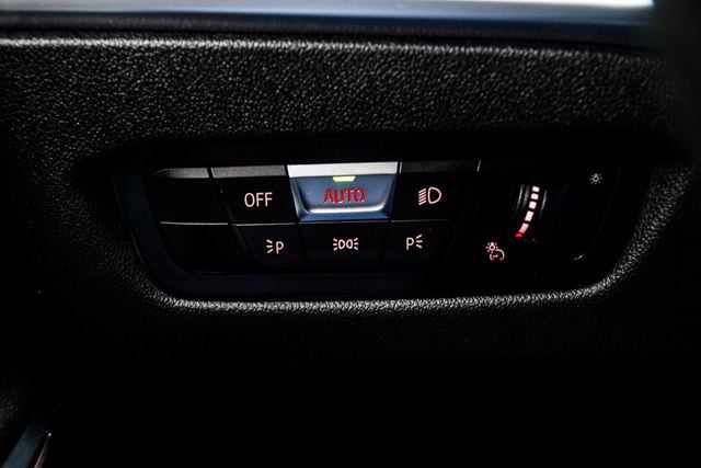 2025 BMW 3 Series 330i - 22977884 - 28