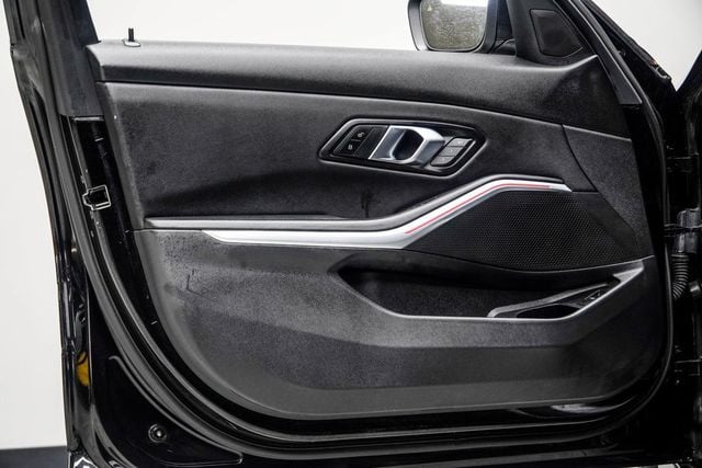 2025 BMW 3 Series 330i - 22977884 - 31