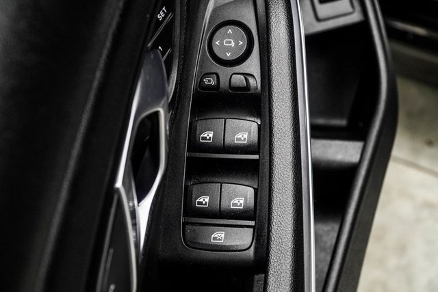 2025 BMW 3 Series 330i - 22977884 - 32