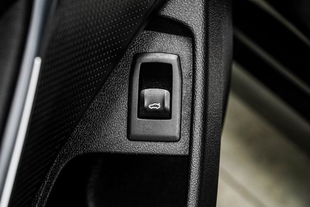 2025 BMW 3 Series 330i - 22977884 - 33