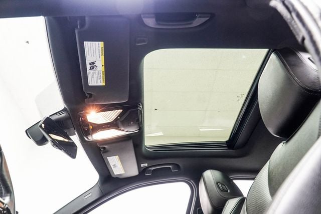 2025 BMW 3 Series 330i - 22977884 - 37