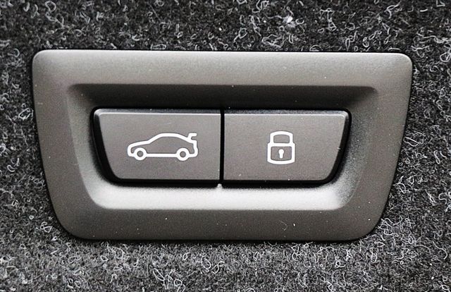 2025 BMW 3 Series 330i - 23079701 - 8