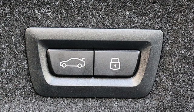 2025 BMW 3 Series 330i - 23096155 - 8