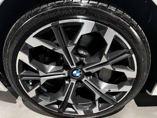 2025 BMW 3 Series 330i/ActiveDriveAssist/HtdSeats/HtdSteeringWheel/ConveniencePkg - 23079597 - 32