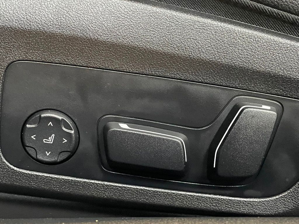 2025 BMW 3 Series 330i xDrive - 22957273 - 12