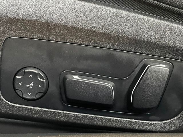 2025 BMW 3 Series 330i xDrive - 22957273 - 12