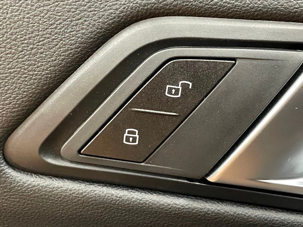 2025 BMW 3 Series 330i xDrive - 22957273 - 17