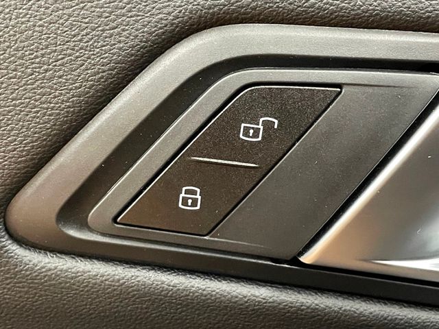 2025 BMW 3 Series 330i xDrive - 22957273 - 17