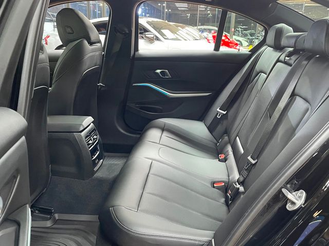 2025 BMW 3 Series 330i xDrive - 22957273 - 21