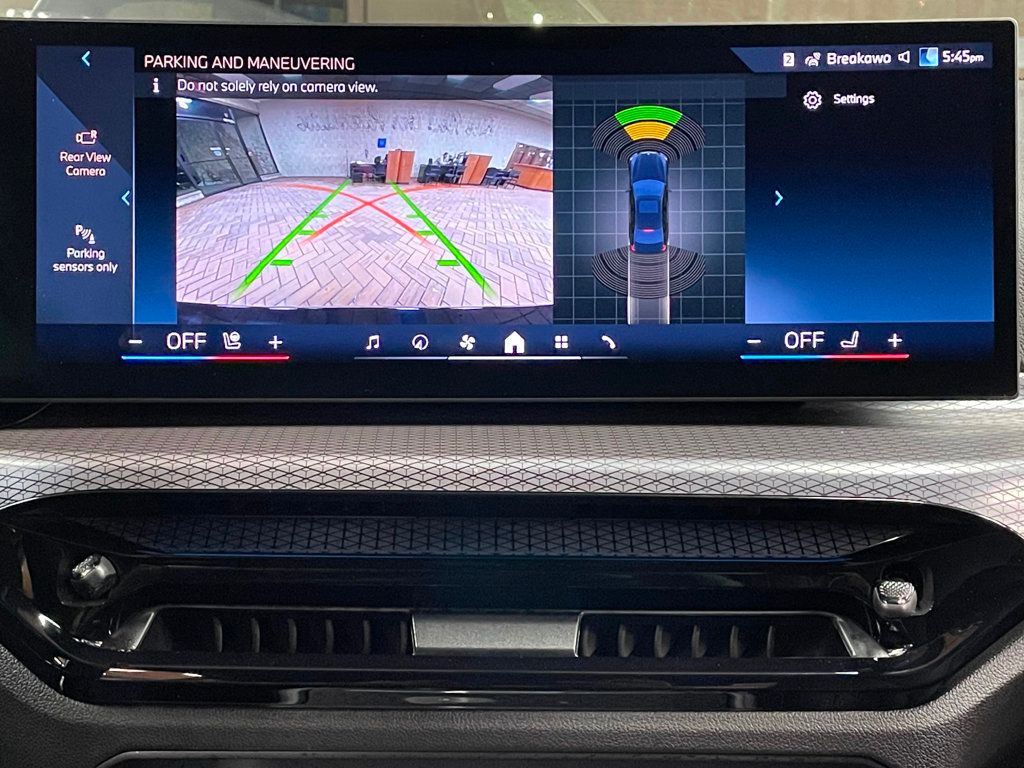 2025 BMW 3 Series 330i xDrive - 22957273 - 38