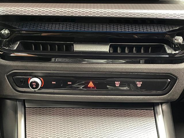 2025 BMW 3 Series 330i xDrive - 22957273 - 40