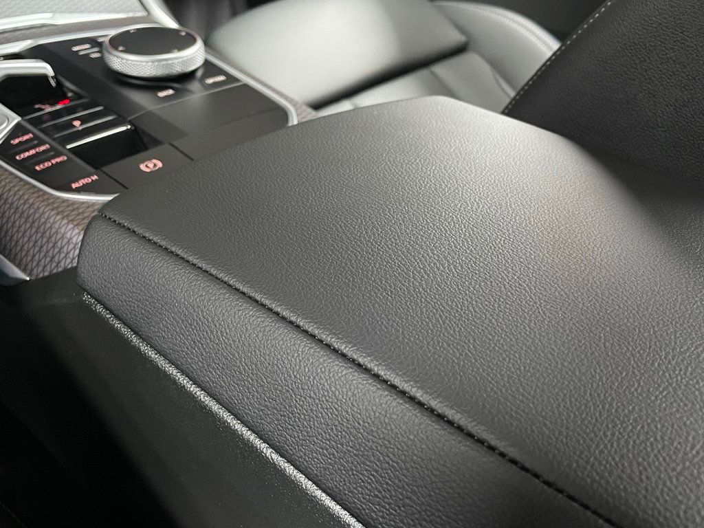 2025 BMW 3 Series 330i xDrive - 22957273 - 43