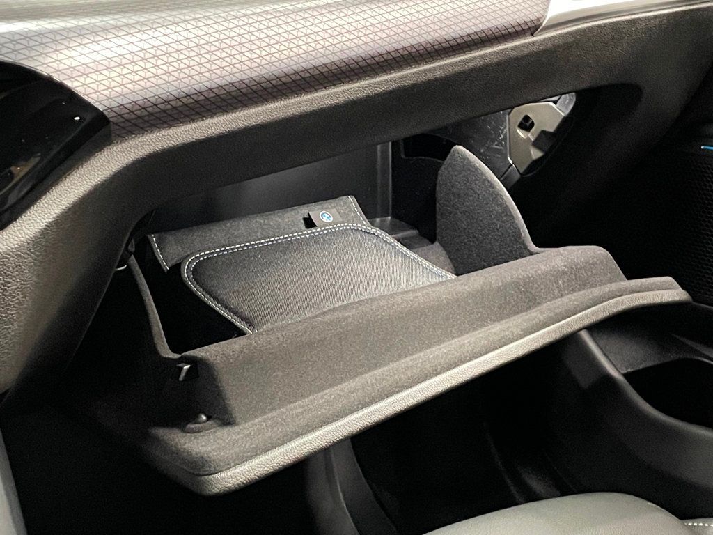 2025 BMW 3 Series 330i xDrive - 22957273 - 45