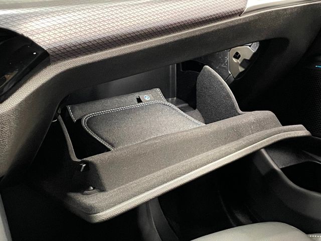 2025 BMW 3 Series 330i xDrive - 22957273 - 45