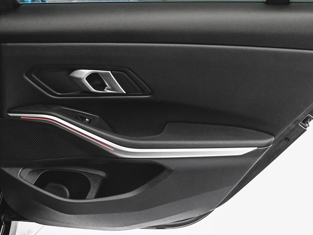 2025 BMW 3 Series 330i xDrive - 22956763 - 11