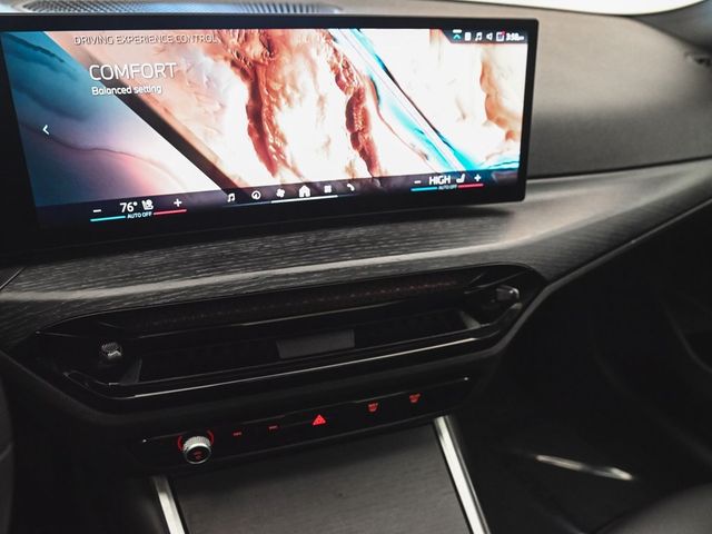 2025 BMW 3 Series 330i xDrive - 22956763 - 24