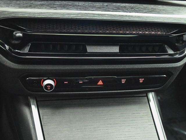 2025 BMW 3 Series 330i xDrive - 22956763 - 28