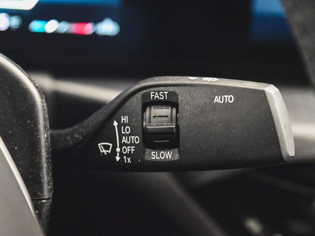 2025 BMW 3 Series 330i xDrive - 22956763 - 32