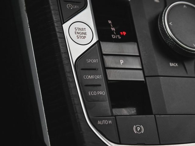 2025 BMW 3 Series 330i xDrive - 22956763 - 34