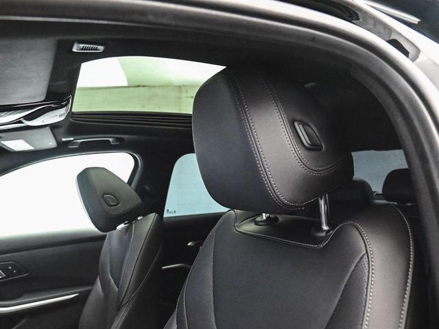 2025 BMW 3 Series 330i xDrive - 22956763 - 37